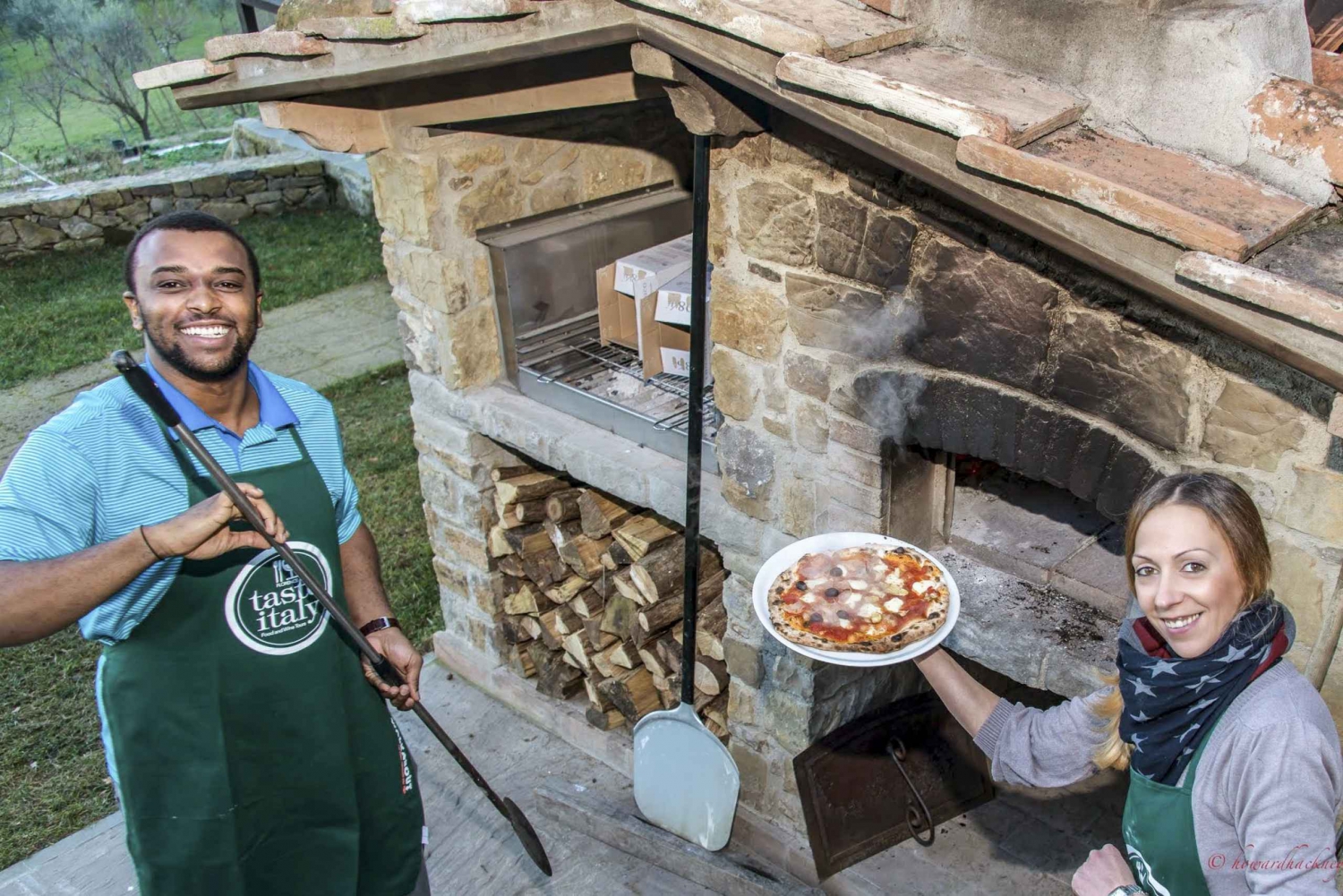 Pizza and Gelato Cooking Class at a Farmhouse in Tuscany