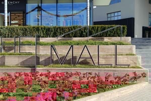 Privéchauffeur voor winkelen naar 'The Mall' en Prada Outlet