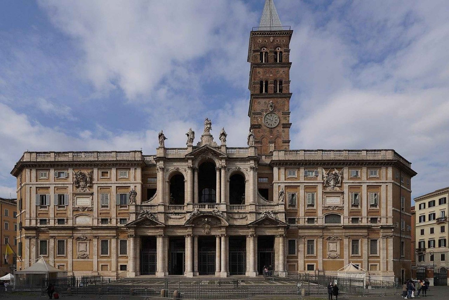 Roma: Igrejas Santas, Escadas e Basílicas Tour particular de carro
