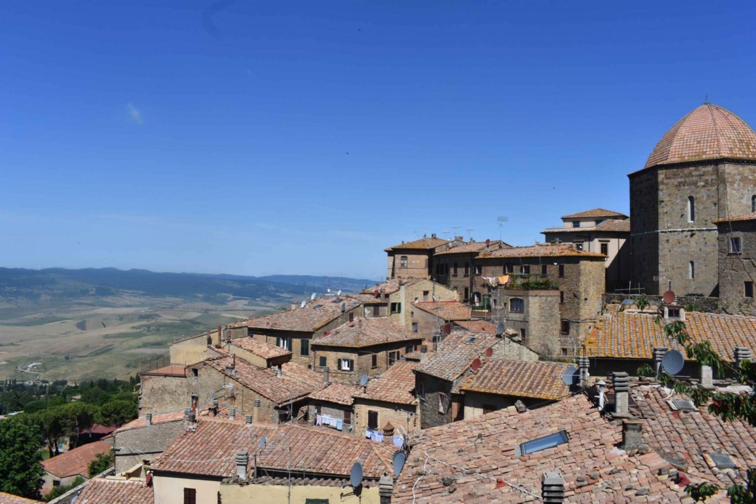 San Gimignano & Volterra: Private Transfer from Florence
