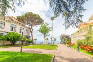 Sorrento: Tour guidato a piedi e degustazione di limoncello