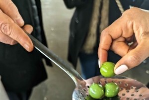 Tour Sant’Ambrogio Market Like a Local & Tuscan Tastings