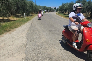 Toskana: Vespa Tour mit traditionellem Mittagessen