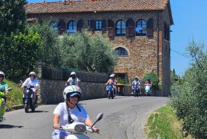 Toskana: Vespa Tour mit traditionellem Mittagessen