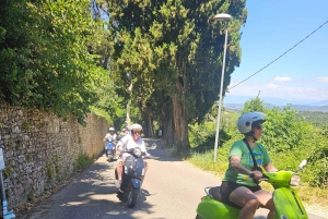 Toskana: Vespa Tour mit traditionellem Mittagessen