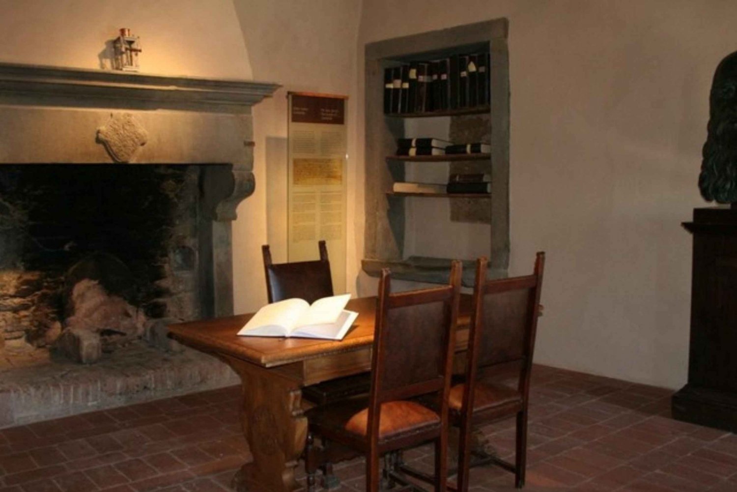 Vinci: Entrance to the Leonardo's Birthplace