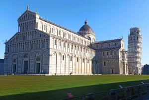 Visita Pisa y Lucca con almuerzo en una bodega familiar