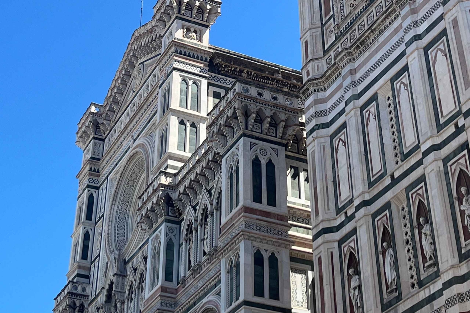 ナポリ＆スパッカナポリ：街の中心部で自由な1日をお過ごしください – バリ発バス