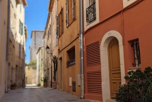 Antibes: Tour a pie de 2 horas por el casco antiguo