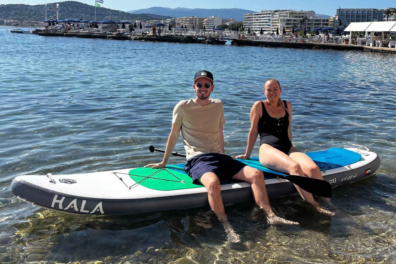 アンティーブ:2人乗りパドルボードレンタル(写真・動画撮影付き)