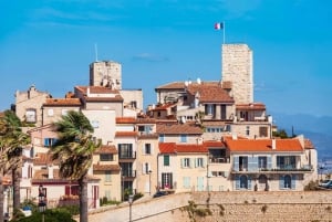 Antibes: Express Walk with a Local 60 minuutissa