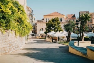 Antibes: Express Walk with a Local in 60 minutes