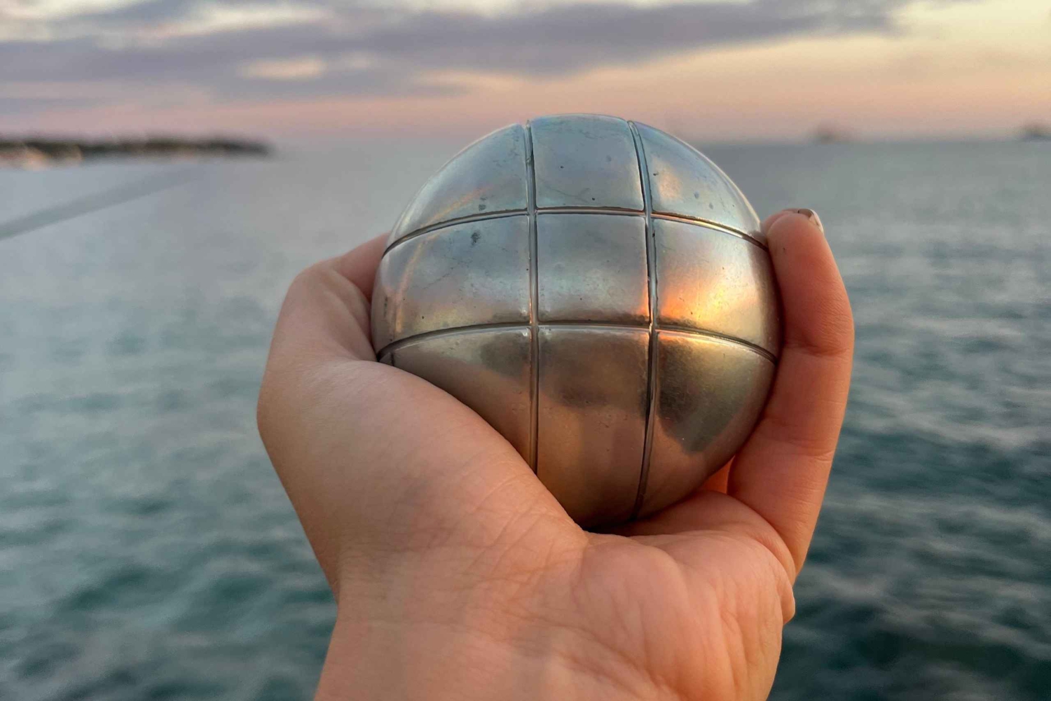 Antibes : Play Pétanque by the sea with a passionate host