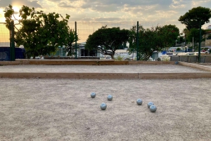 Antibes : Play Pétanque by the sea with a passionate host