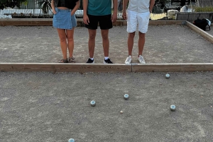 Antibes : Play Pétanque by the sea with a passionate host