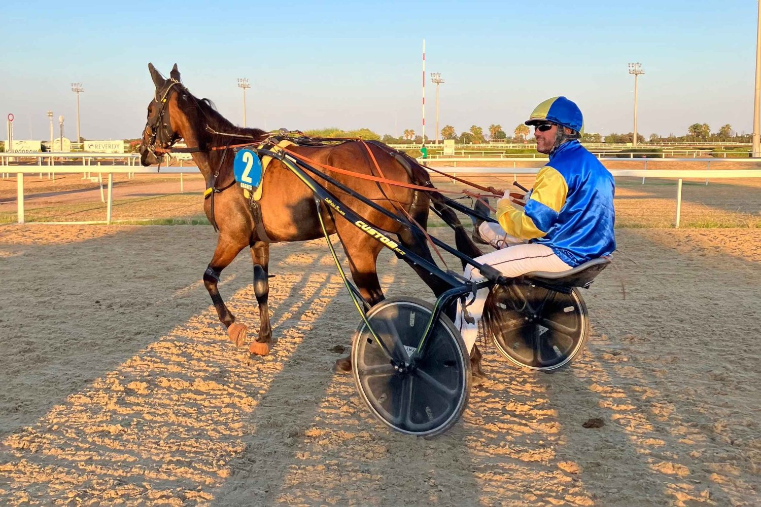 Cagnes-sur-Mer: Noche de carreras de caballos con un anfitrión apasionado
