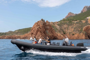 Cannes: 2h30 Excursión Náutica Esterel Calanques