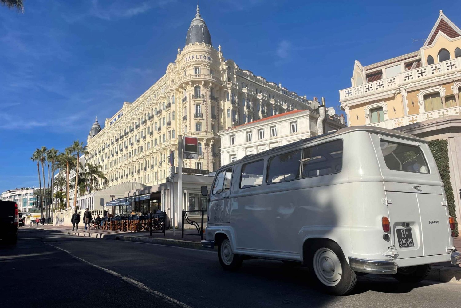 Eksklusiivinen 2 tunnin kaupunkikierros Cannesissa vintage-bussilla