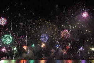 Cannes: Festival van pyrotechnische kunst Vuurwerk vanaf het water