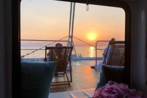 Cannes: Halbtägige Katamaran-Bootsfahrt mit Mittagessen