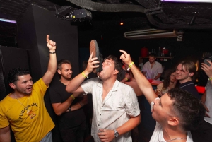 Cannes: Bar Crawl Madness 4 bar, giochi sfrenati e ingresso VIP in discoteca