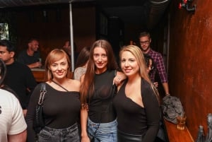 Cannes: Bar Crawl Madness 4 bar, giochi sfrenati e ingresso VIP in discoteca