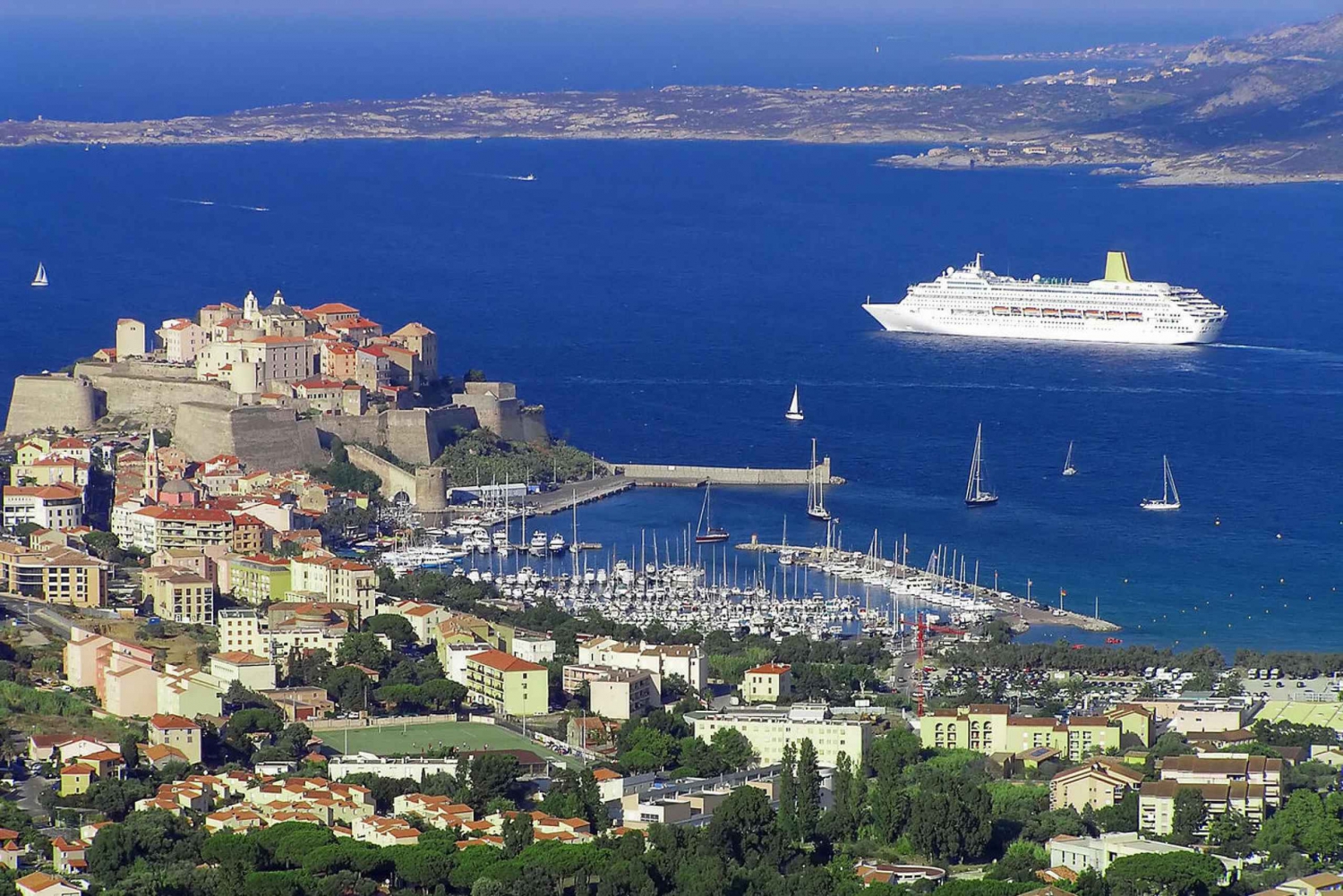 Cannes: Private Sightseeing Flight around Corsica