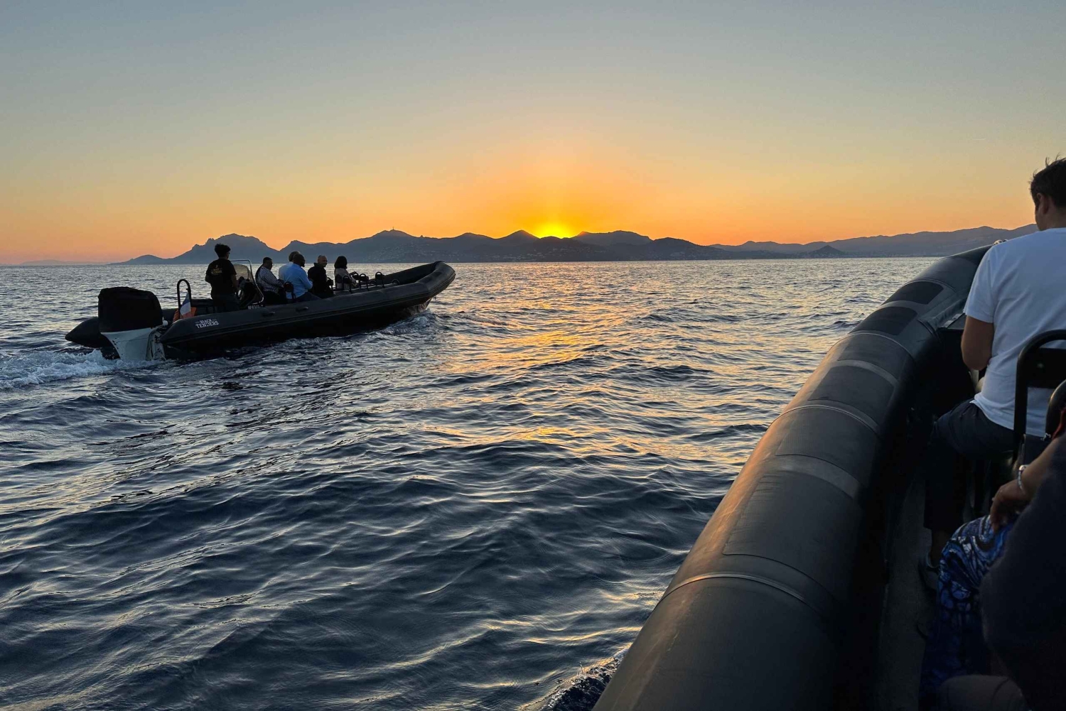 Cannes: Auringonlasku ja ilotulitusretki merellä