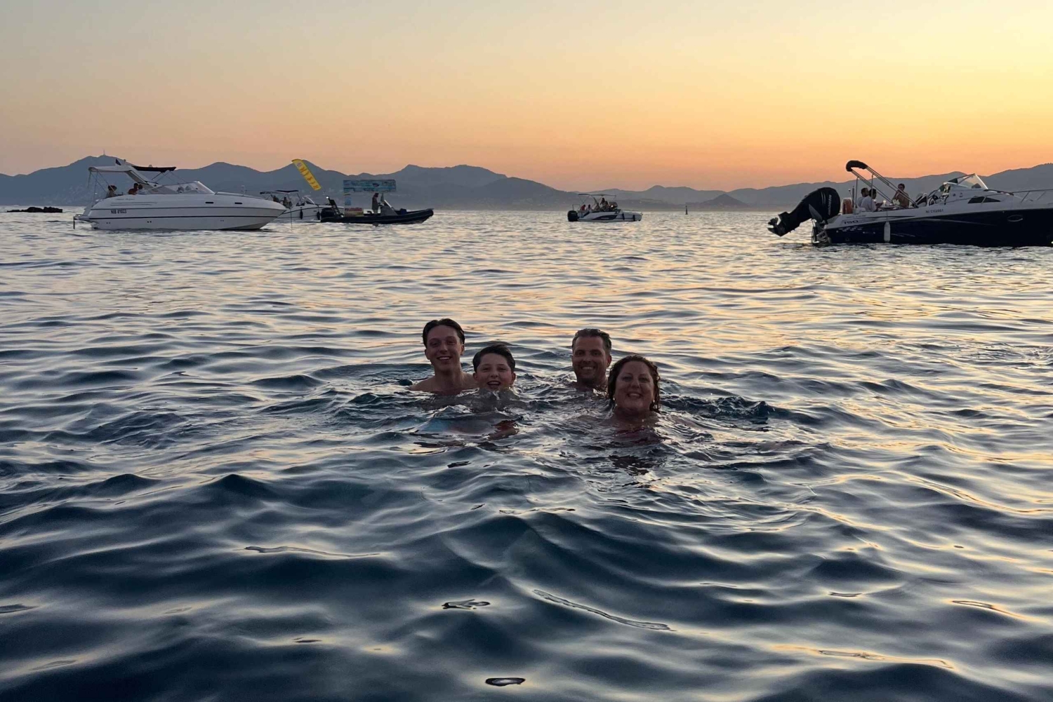 Cannes: Auringonlasku ja ilotulitusretki merellä