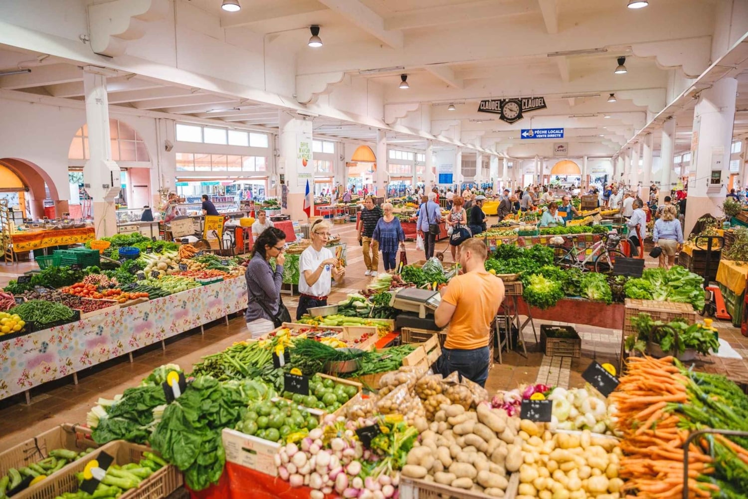 Cannes Walking Tour with Little Souvenir