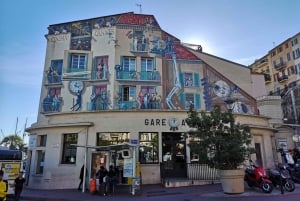 Cannes Walking Tour with Little Souvenir