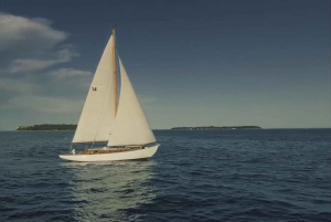 Voile en yacht classique à Cannes