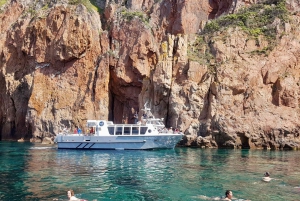 Croisière visite des Calanques de Piana Baignade en vedette