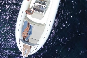 Discover the Îles d'Or in a brand new private boat for 14 people.