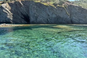 Discover the Îles d'Or in a brand new private boat for 14 people.