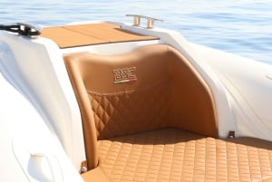 Odkrywanie Îles d'Or na nowej prywatnej łodzi dla 8 osób