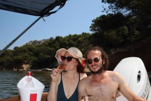 Odkrywanie Îles d'Or na nowej prywatnej łodzi dla 8 osób