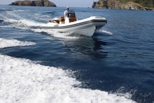 Odkrywanie Îles d'Or na nowej prywatnej łodzi dla 8 osób