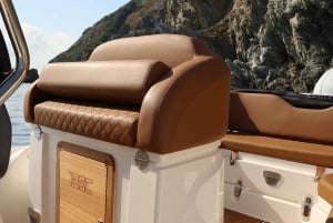 Odkrywanie Îles d'Or na nowej prywatnej łodzi dla 8 osób