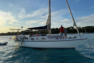 Ab Cannes: Halbtägige Tagestour mit dem Segelboot zu den Lerins-Inseln