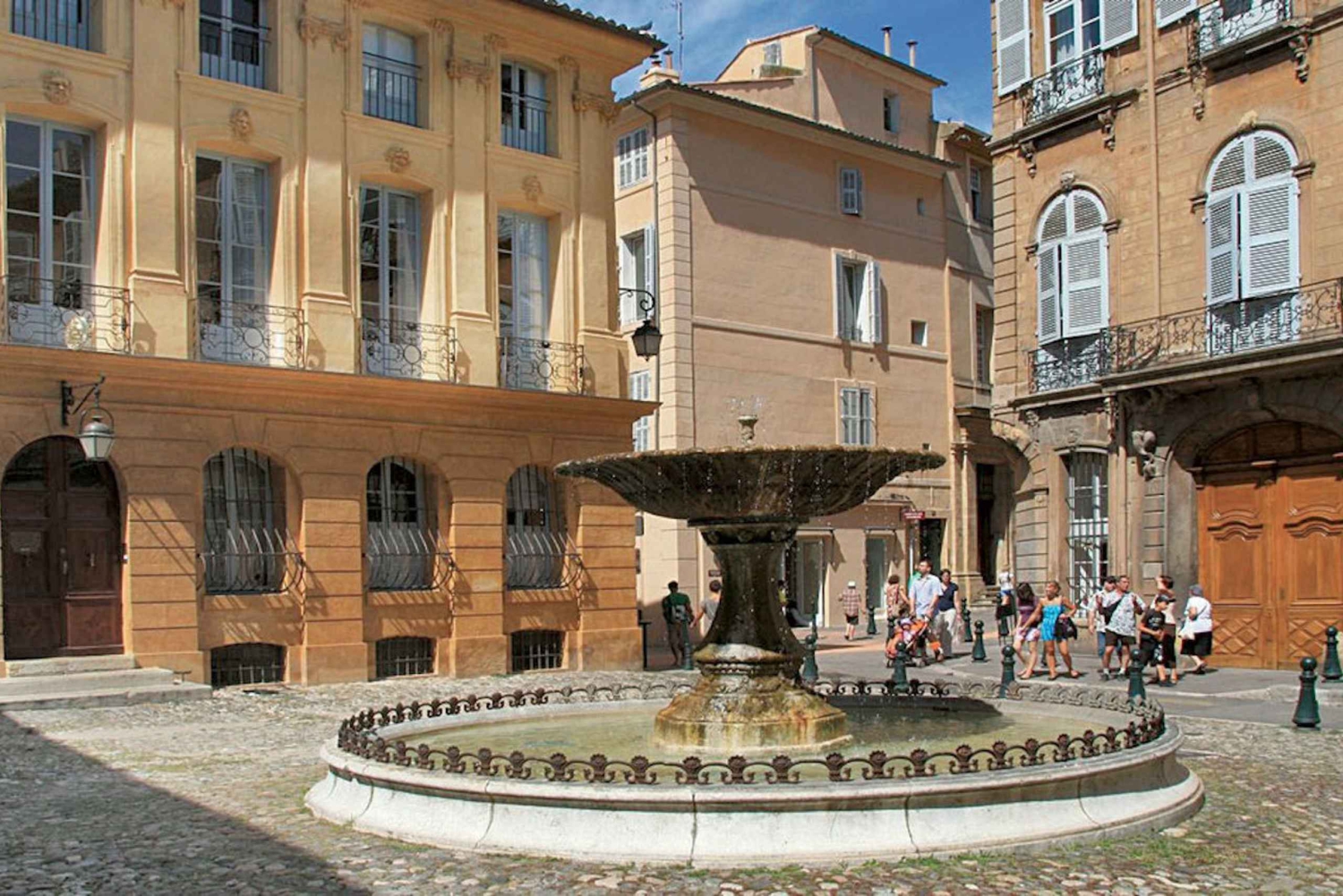 ニース発：プロヴァンスとラベンダーの一日ツアー