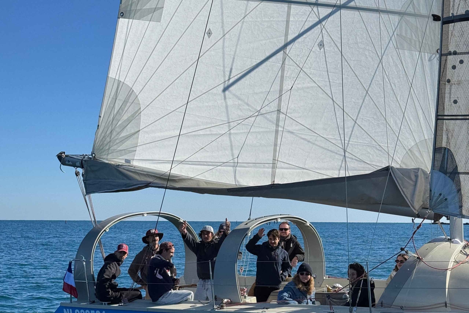 Golf Juan: Crociera in barca a vela al tramonto con aperitivo sull'isola
