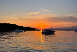 Golf Juan: Crociera in barca a vela al tramonto con aperitivo sull'isola