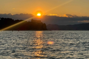 Golf Juan: Crociera in barca a vela al tramonto con aperitivo sull'isola
