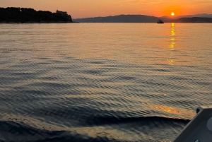 Golf Juan: Crociera in barca a vela al tramonto con aperitivo sull'isola