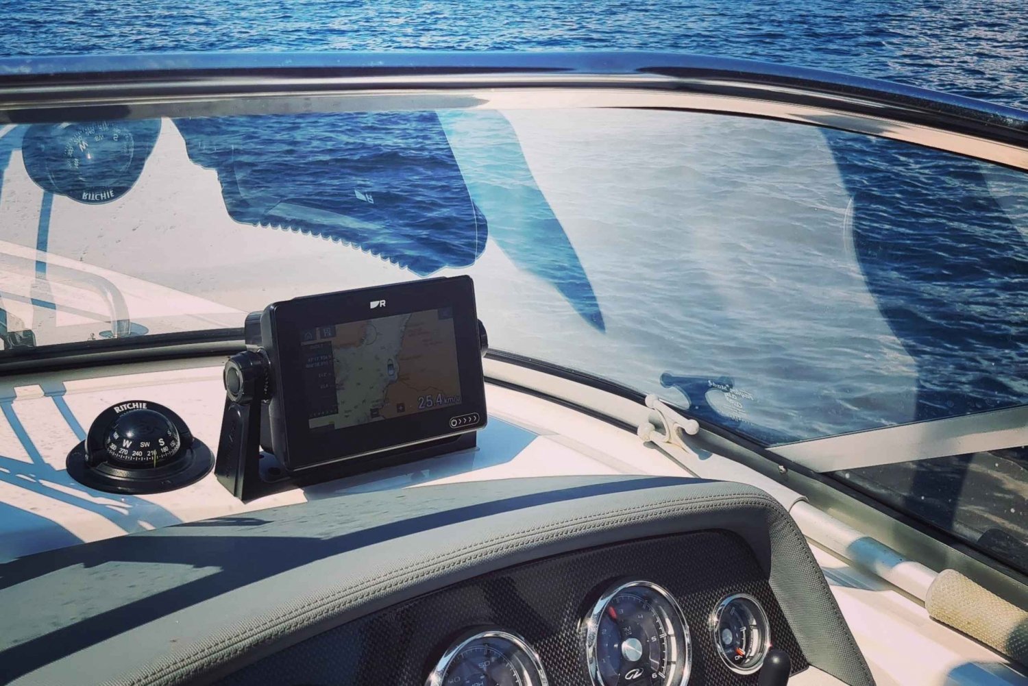 Excursion en bateau privé dans le Golfe de Saint-Tropez (formule tout compris)