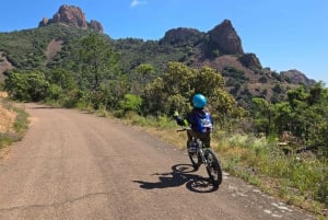 Visita guiada en bicicleta eléctrica de montaña por el macizo de Estérel.
