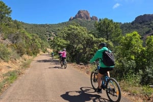 Visita guiada en bicicleta eléctrica de montaña por el macizo de Estérel.