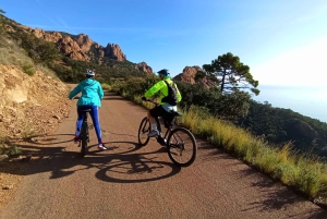 Visita guiada en bicicleta eléctrica de montaña por el macizo de Estérel.