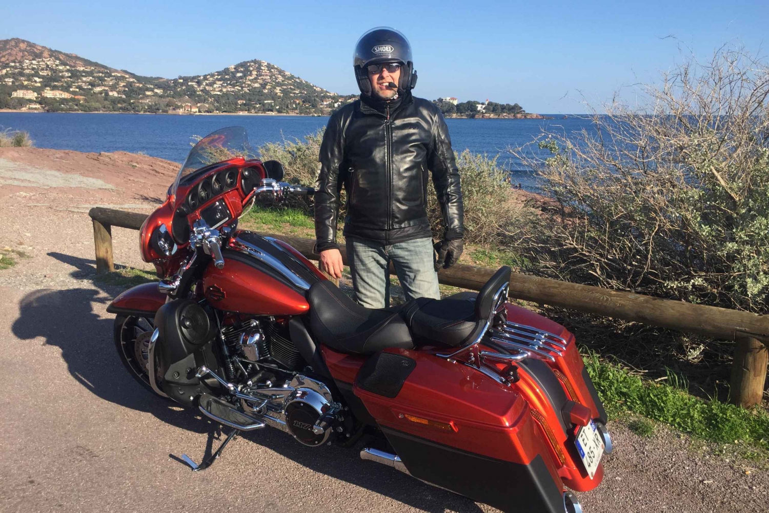 Passeio guiado de passageiros da Harley Davidson pelas estradas de Cannes